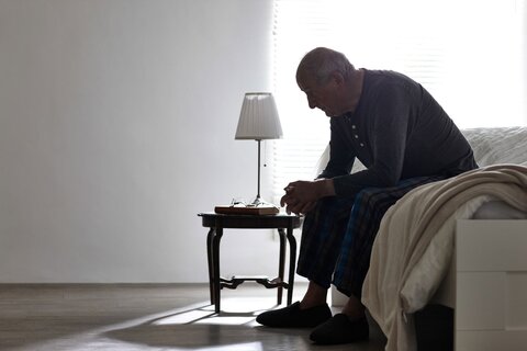 نشانه‌های افسردگی در سالمندان/ از بی‌قراری تا گریه های بی دلیل