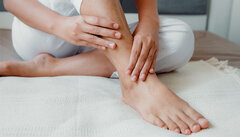 علت درد روی پا چیست؟
