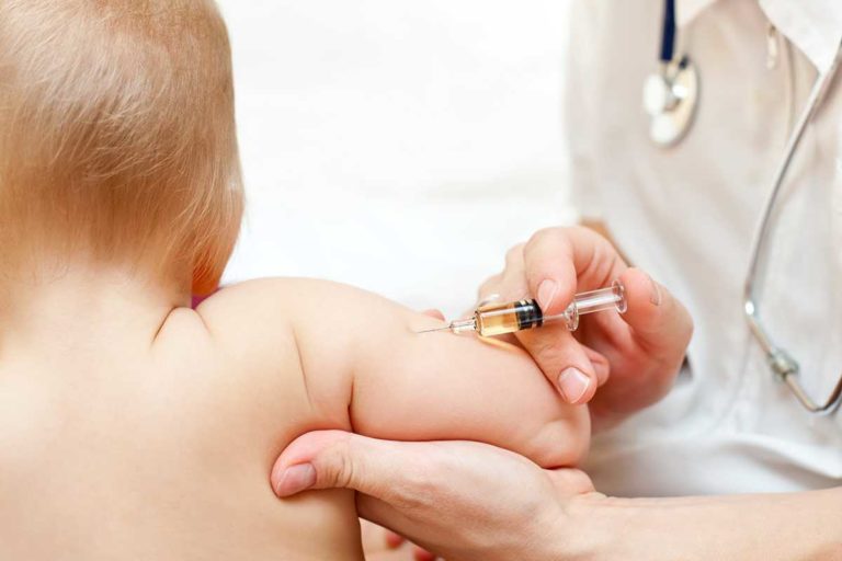 واکسن یک سالگی و تمام نکاتی که در رابطه با آن باید بدانید