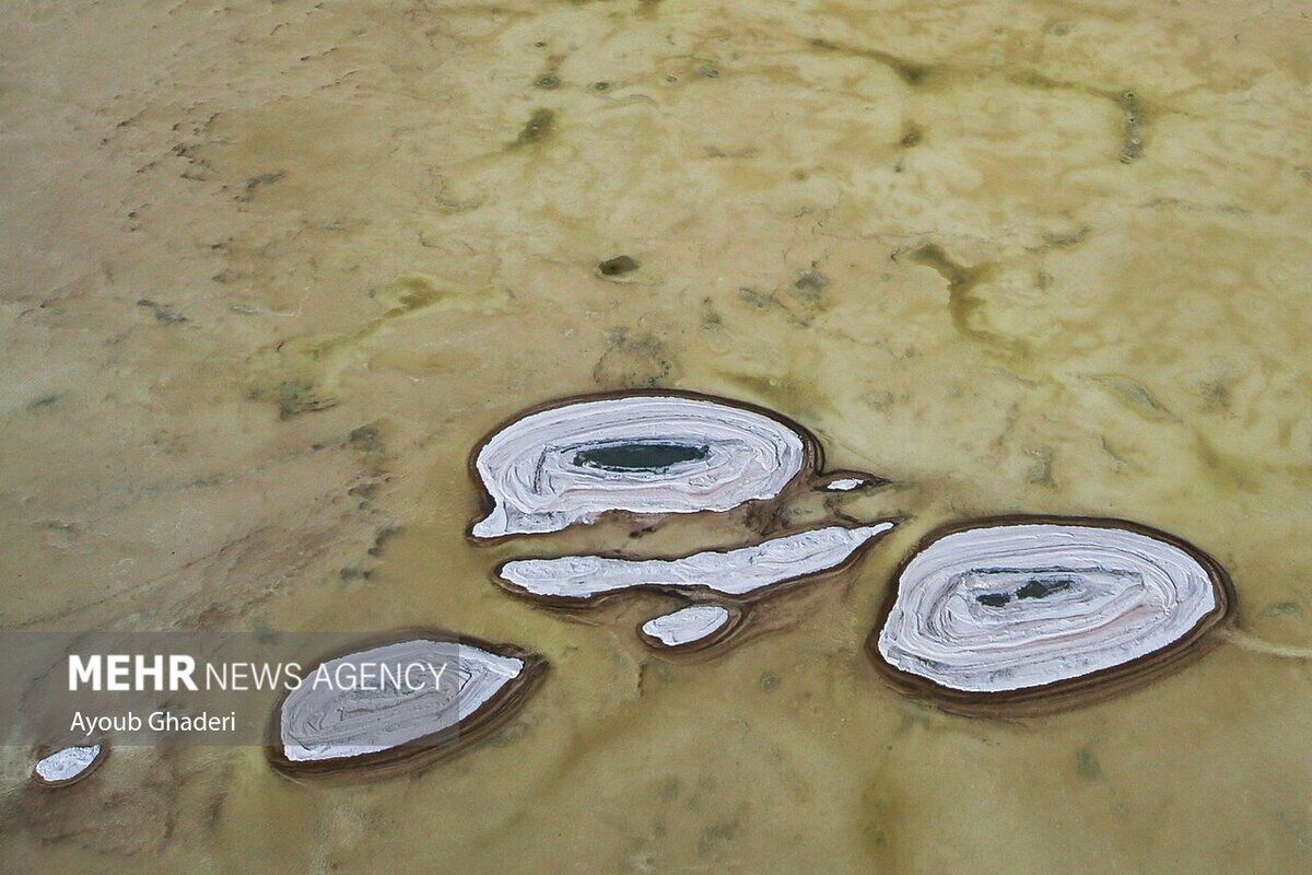 (تصاویر) دریاچه خشک شده ارومیه