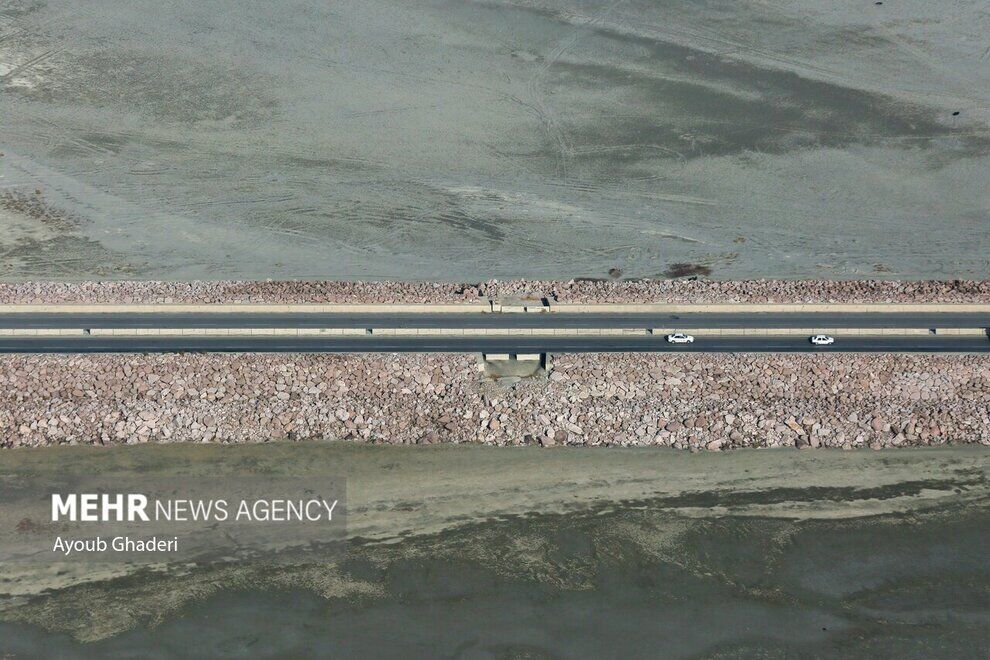 (تصاویر) دریاچه خشک شده ارومیه
