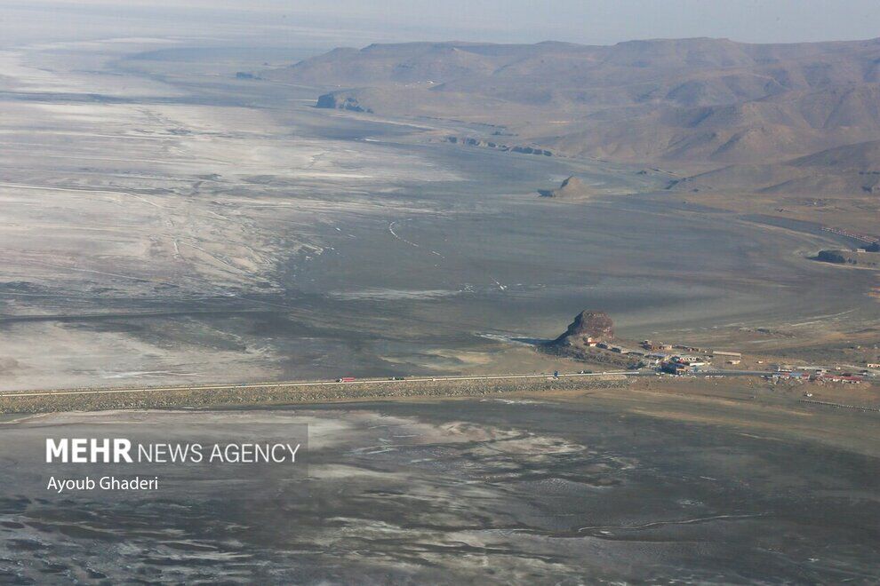 (تصاویر) دریاچه خشک شده ارومیه