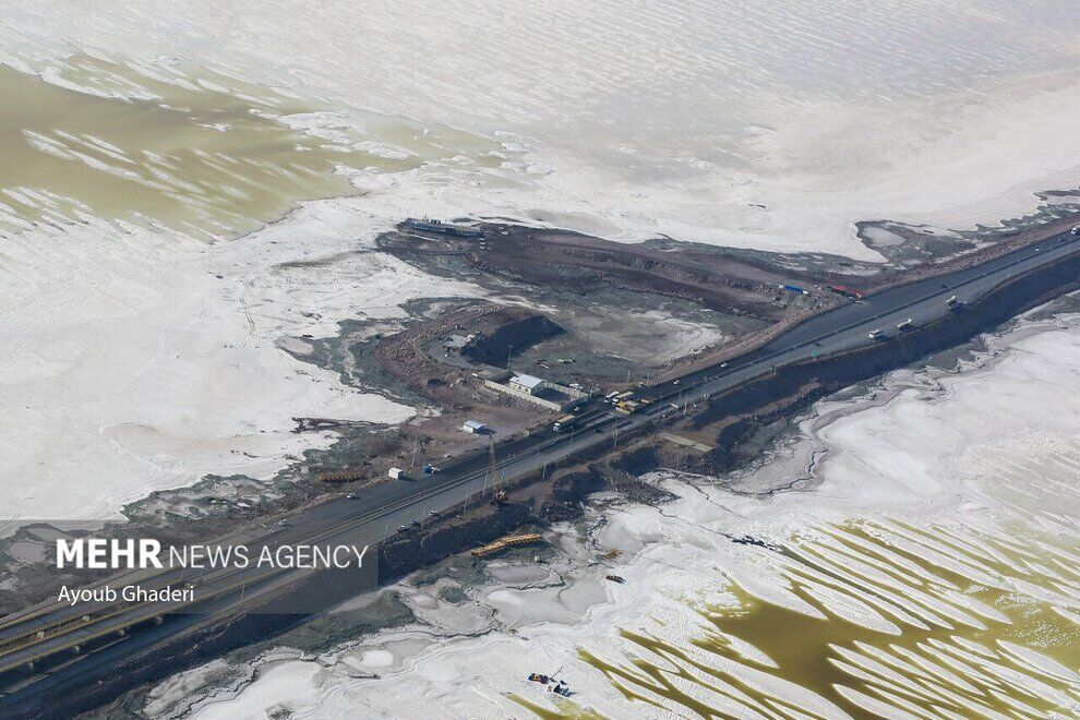 (تصاویر) دریاچه خشک شده ارومیه