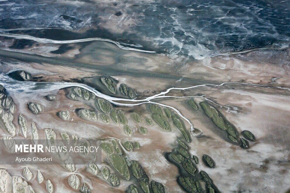 (تصاویر) دریاچه خشک شده ارومیه