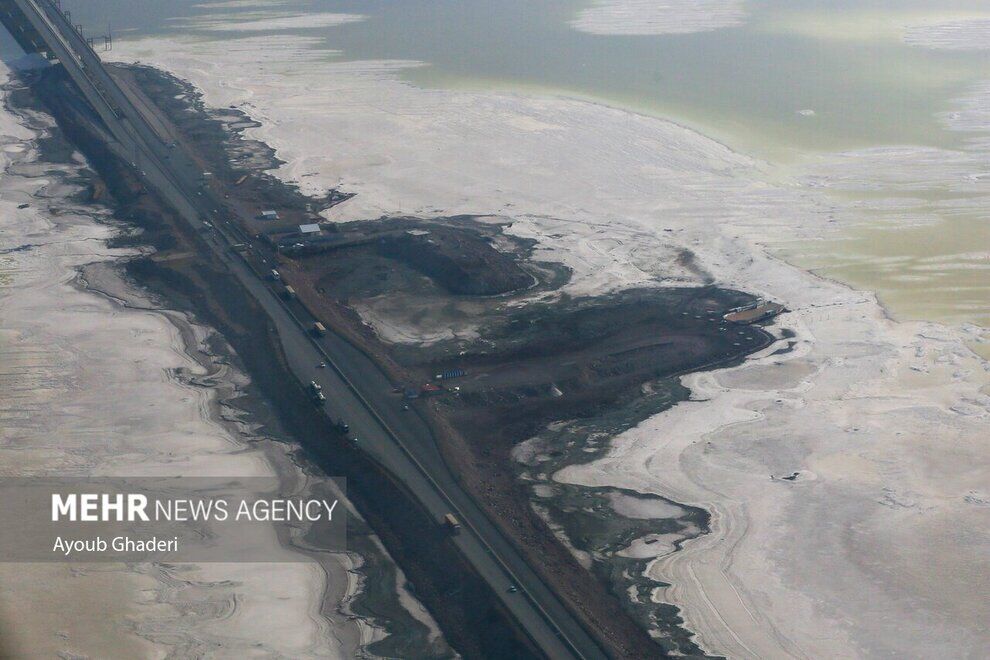 (تصاویر) دریاچه خشک شده ارومیه