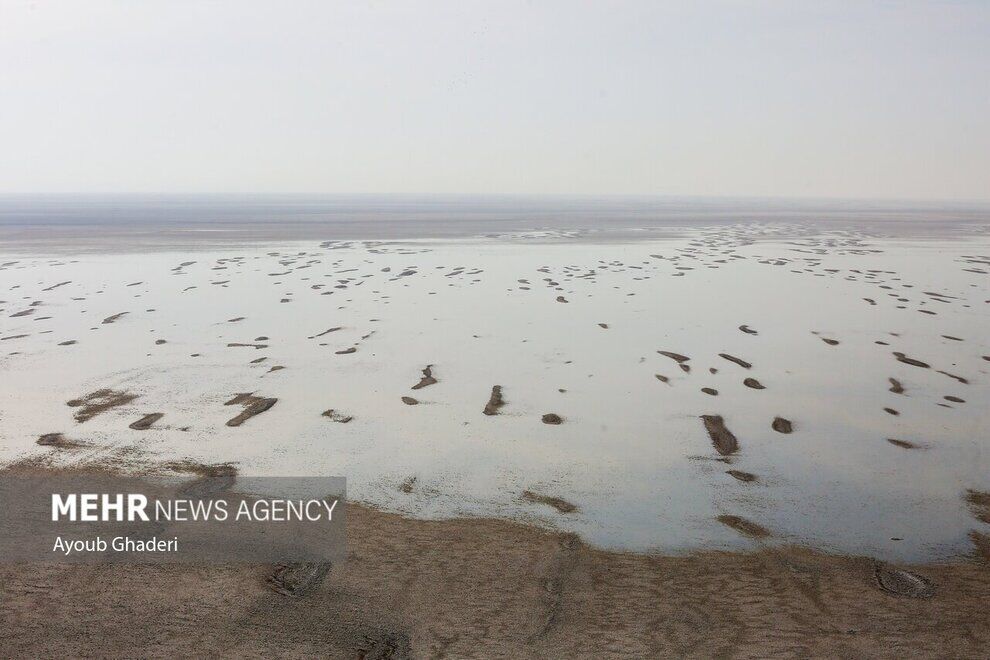 (تصاویر) دریاچه خشک شده ارومیه