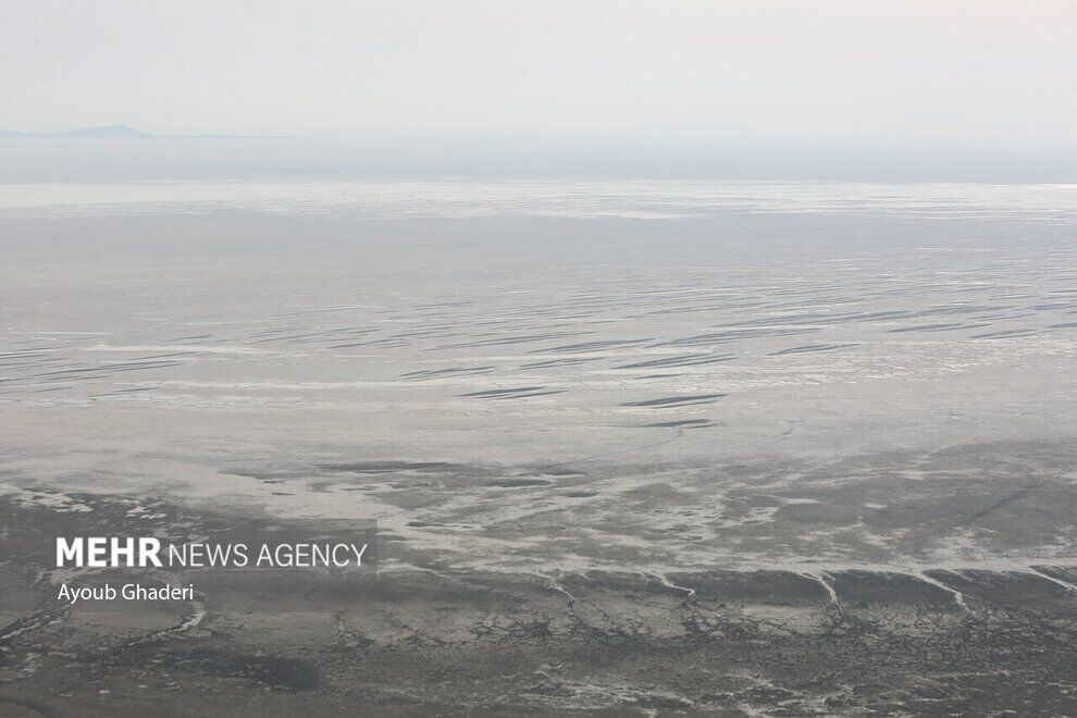 (تصاویر) دریاچه خشک شده ارومیه