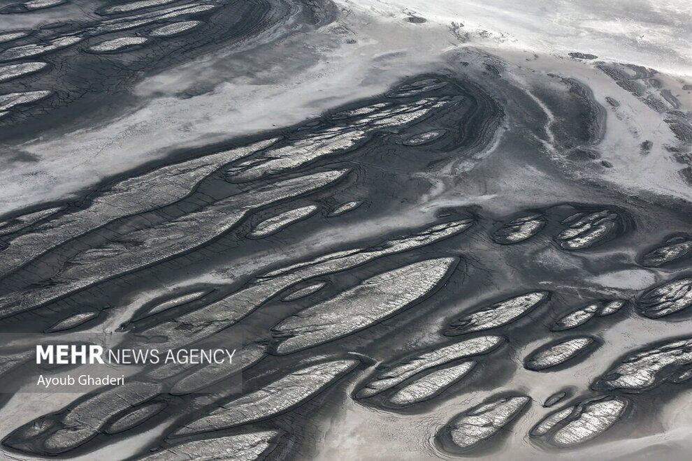 (تصاویر) دریاچه خشک شده ارومیه