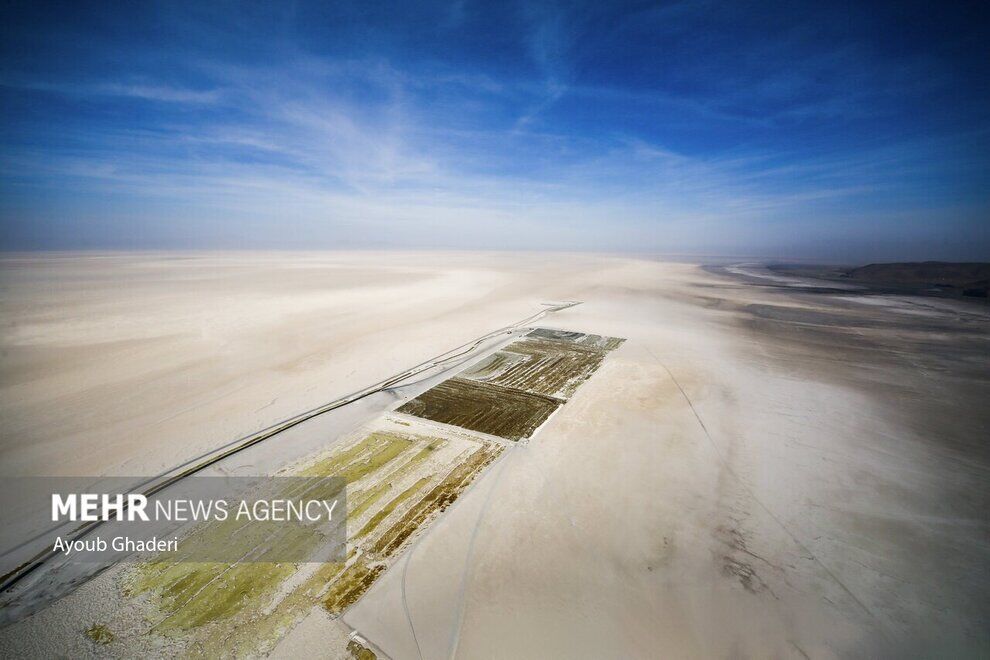 (تصاویر) دریاچه خشک شده ارومیه