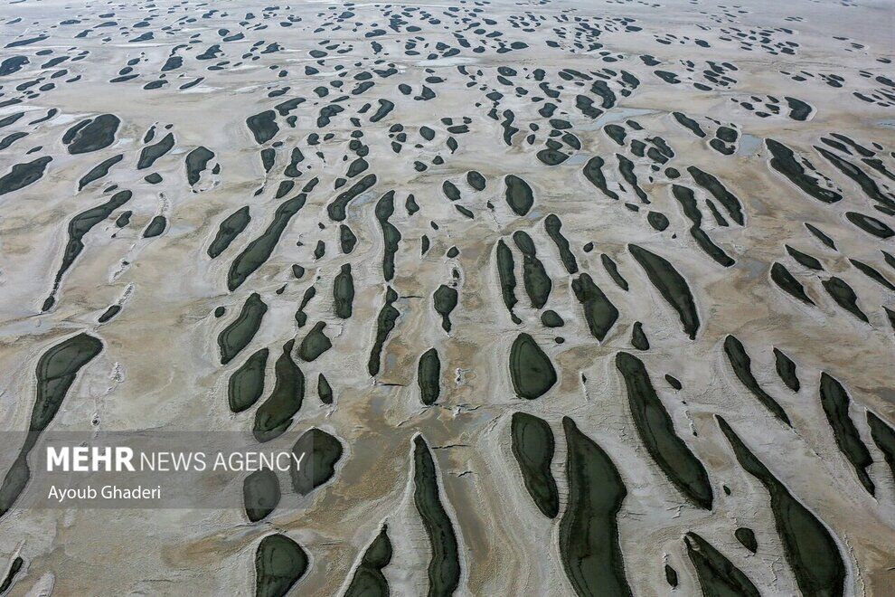 (تصاویر) دریاچه خشک شده ارومیه
