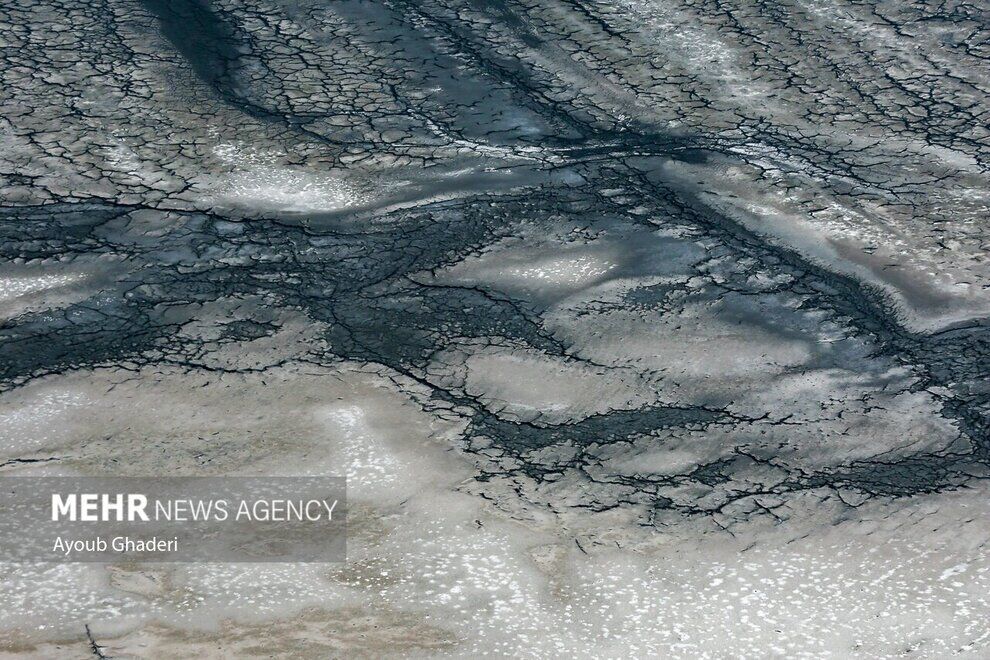 (تصاویر) دریاچه خشک شده ارومیه
