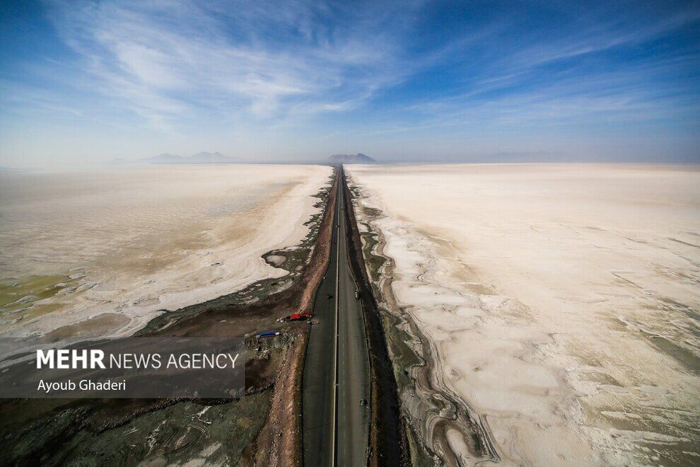 (تصاویر) دریاچه خشک شده ارومیه