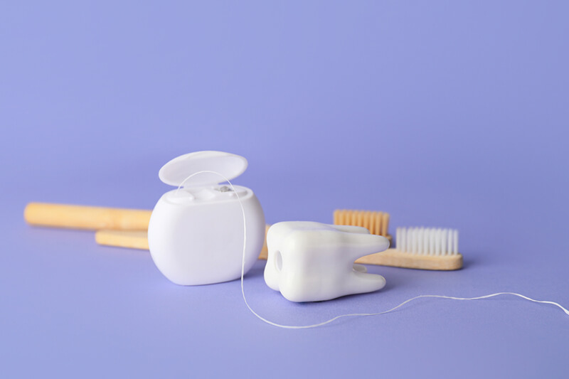 چه زمانی باید از نخ دندان استفاده کرد؟