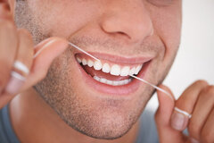 چه زمانی باید از نخ دندان استفاده کرد؟
