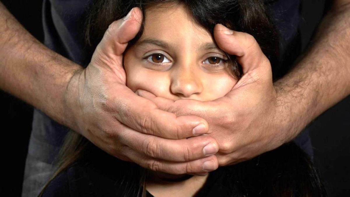 ۳ نوع کودک‌آزاری رایج در ایران | کودک‌آزاری در کشور کاهش یافت | نحوه مداخله قانون در موارد کودک‌آزاری