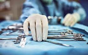 گسترش بساط پزشک‌نماها با جریمه‌های ۵ میلیونی و حذف مجازات حبسِ مداخله‌گران درمان