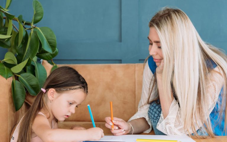 حقوق و مزایای پرستار کودک چقدر است؟