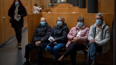 افزایش مبتلایانِ آنفلوآنزا و کووید در اروپا؛ اسپانیا استفاده از ماسک را پیشنهاد می‌کند