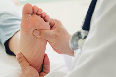 بیماران دیابتی مراقب سلامت پاهای خود باشند