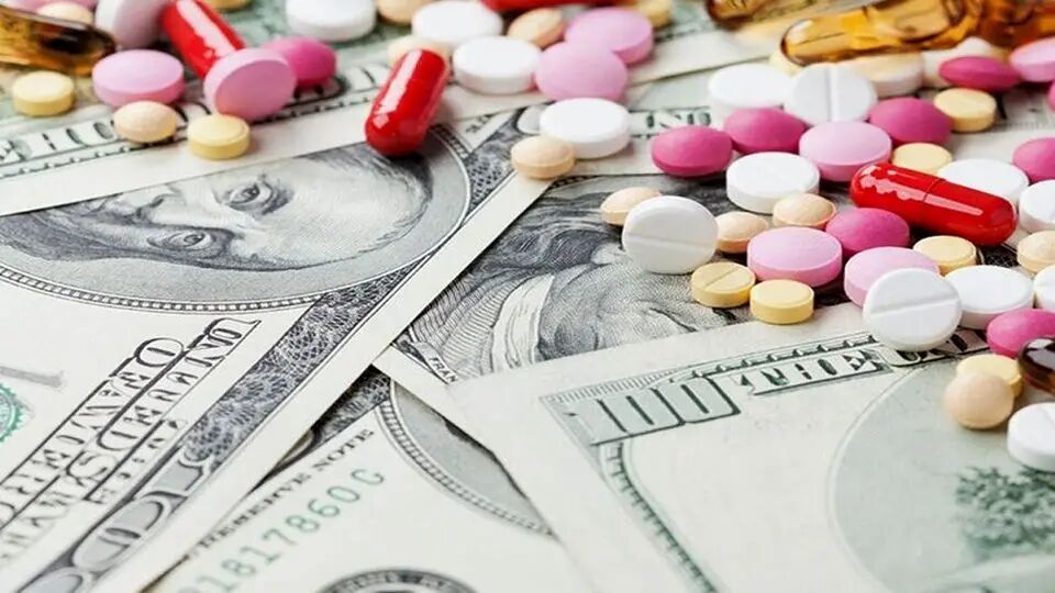 ترکش‌های کمبود بودجه دارو/ داروخانه‌ها بیشتر آسیب می بینند