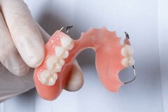 دندان مصنوعی ژله ای بهتر است یا معمولی؟