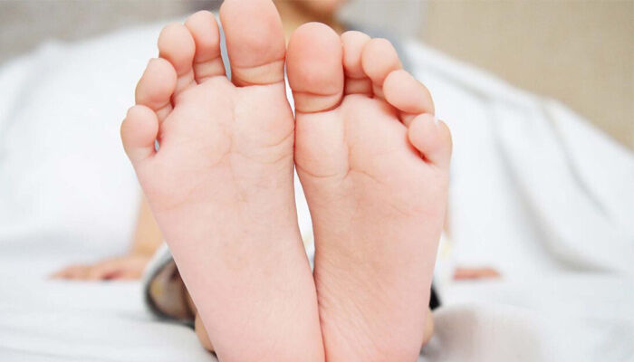 جهت بهبود کف پای صاف به چه دکتری باید مراجعه کرد؟ جهت بهبود کف پای صاف به چه دکتری باید مراجعه کرد؟