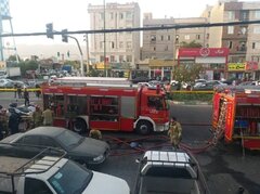 آتش‌سوزی ساختمان اداری در شرق تهران؛ ۳۰ نفر نجات یافتند