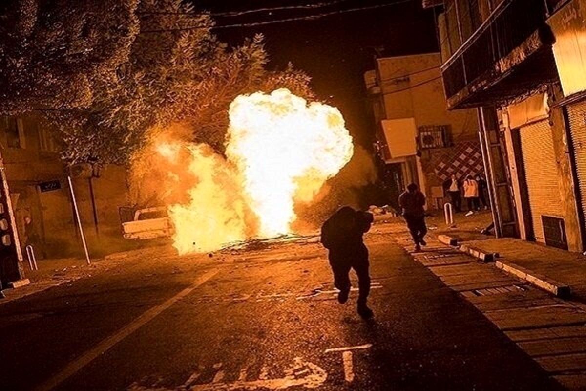 جشن چهارشنبهسوری را به بحران تبدیل نکنید/ آتشنشانان مشغول حوادث ناشی از جنگ هستند، خستگیشان را مضاعف نکنیم جشن چهارشنبهسوری را به بحران تبدیل نکنید/ آتشنشانان مشغول حوادث ناشی از جنگ هستند، خستگیشان را مضاعف نکنیم