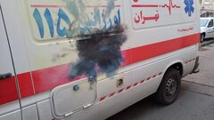 حمله با مواد آتش زا به آمبولانس حامل بیمار در تهران
