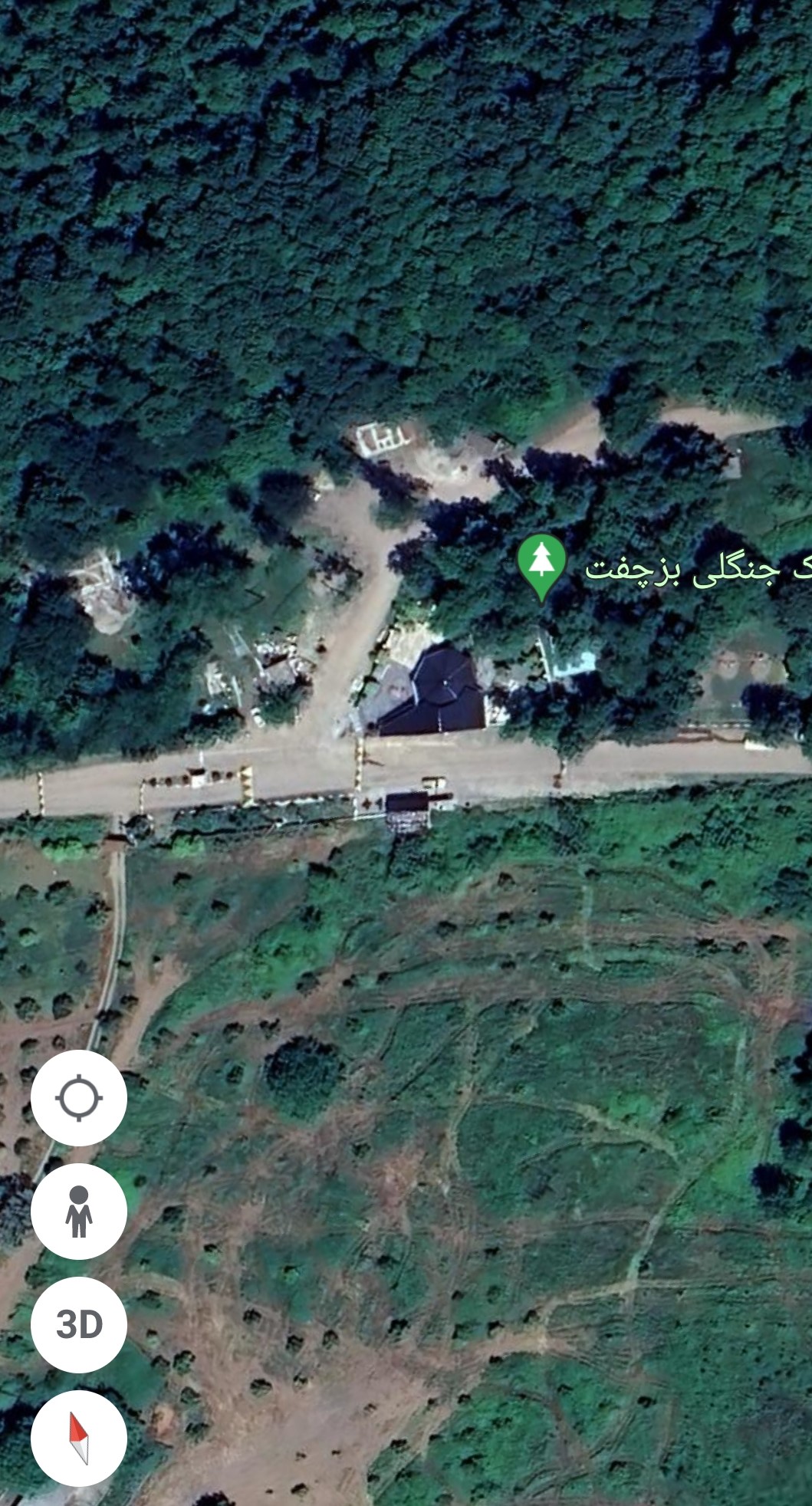 نابودی درختان وتخریب خاک هیرکانی در "پارک جنگلی بزچفت" مازندران برای استقرار کانکس نگهبانی/ طرح های گردشگری جنگل ها را می خورند