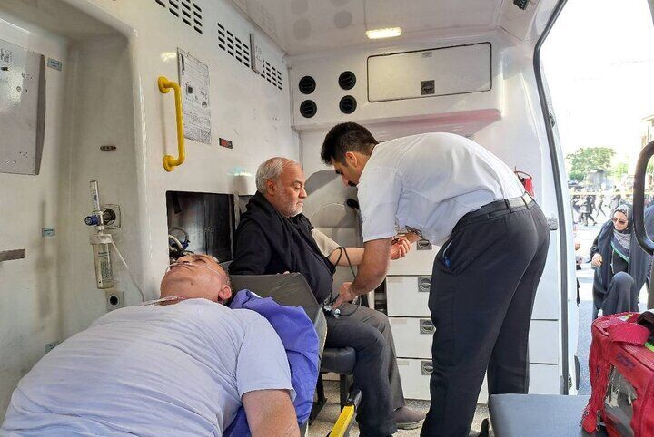 خدمات اورژانس به ۹۴۲ نفر در مراسم تشییع شهید جمهور خدمات اورژانس به ۹۴۲ نفر در مراسم تشییع شهید جمهور