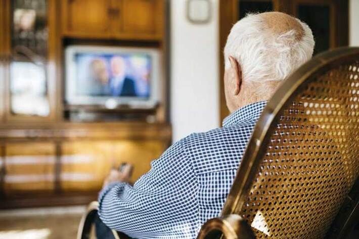 تماشای تلویزیون پیری سالم را مختل می‌کند؟