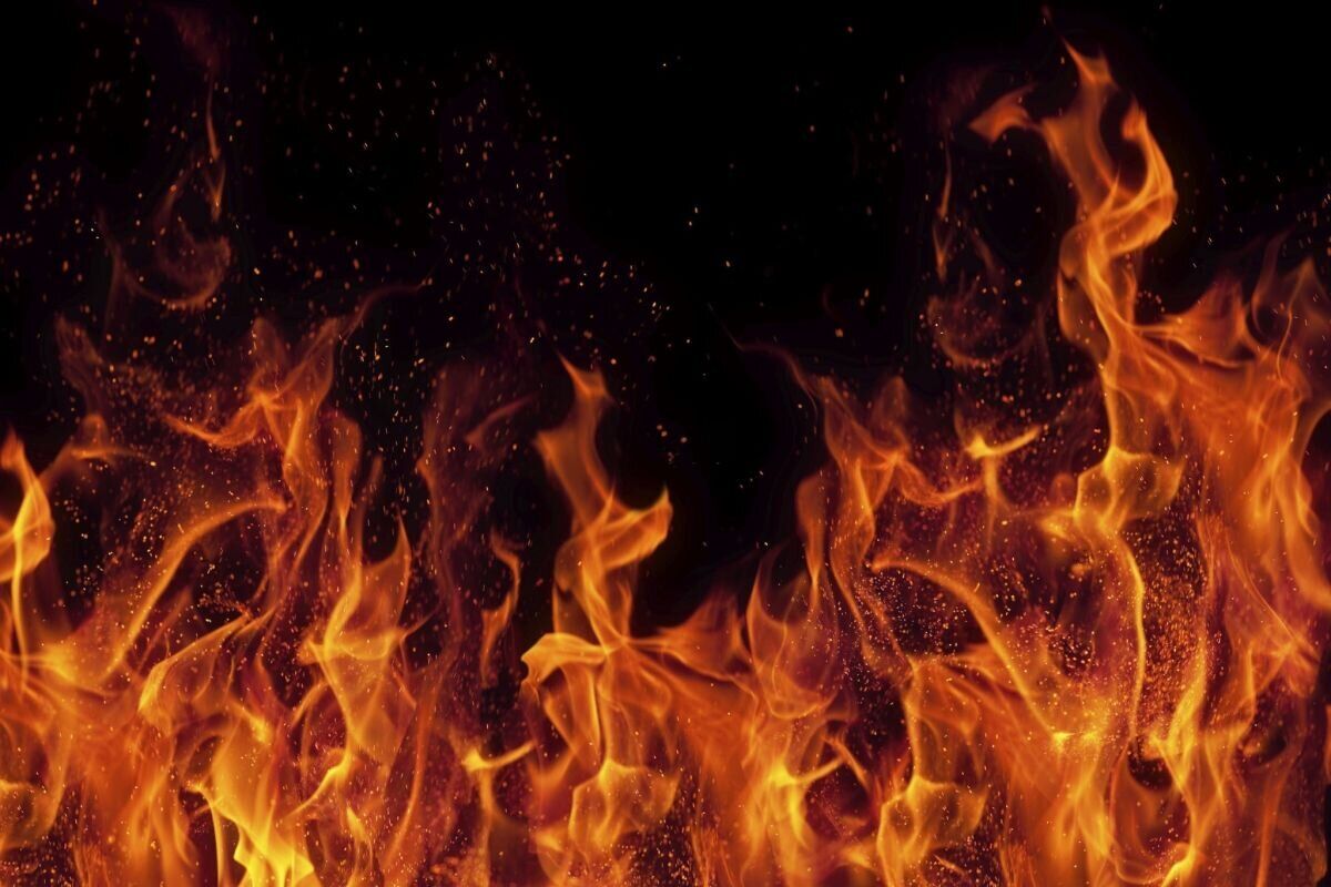 آتشسوزی گسترده در خیابان ولیعصر تهران آتشسوزی گسترده در خیابان ولیعصر تهران