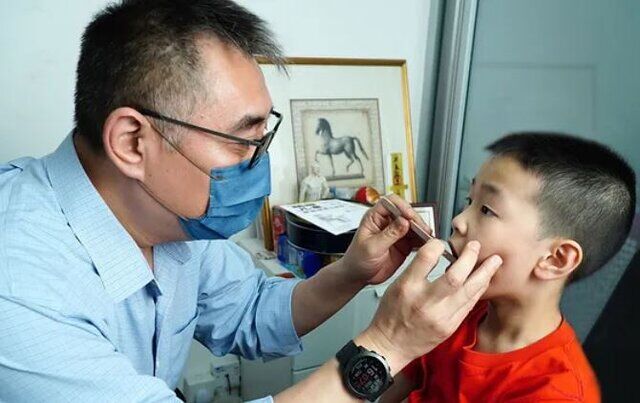 درمانهای دلهرهآور؛ از طب سوزنی زبان تا چکشکاریِ استخوانها