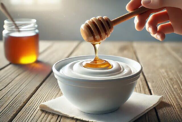 جادوی اضافه کردن یک قاشق عسل به ماست برای سلامتی جادوی اضافه کردن یک قاشق عسل به ماست برای سلامتی