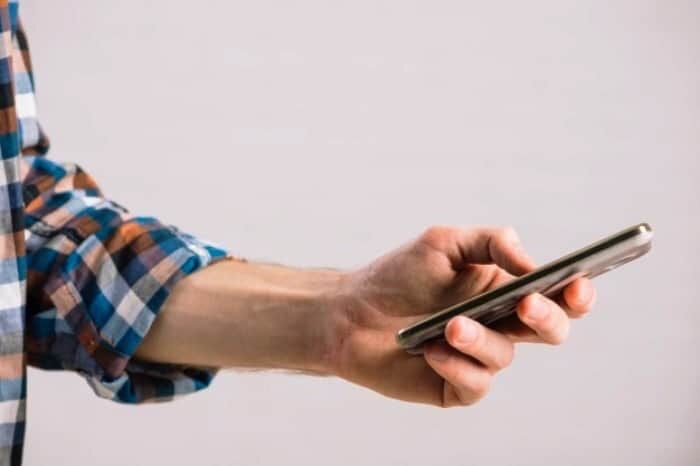 گشتن بیمورد در فضای مجازی احساس کسالت را افزایش میدهد گشتن بیمورد در فضای مجازی احساس کسالت را افزایش میدهد