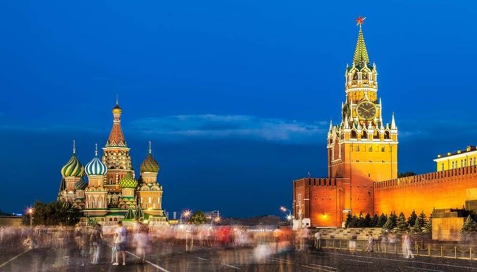 قدم به قدم در میدان سرخ مسکو قدم به قدم در میدان سرخ مسکو