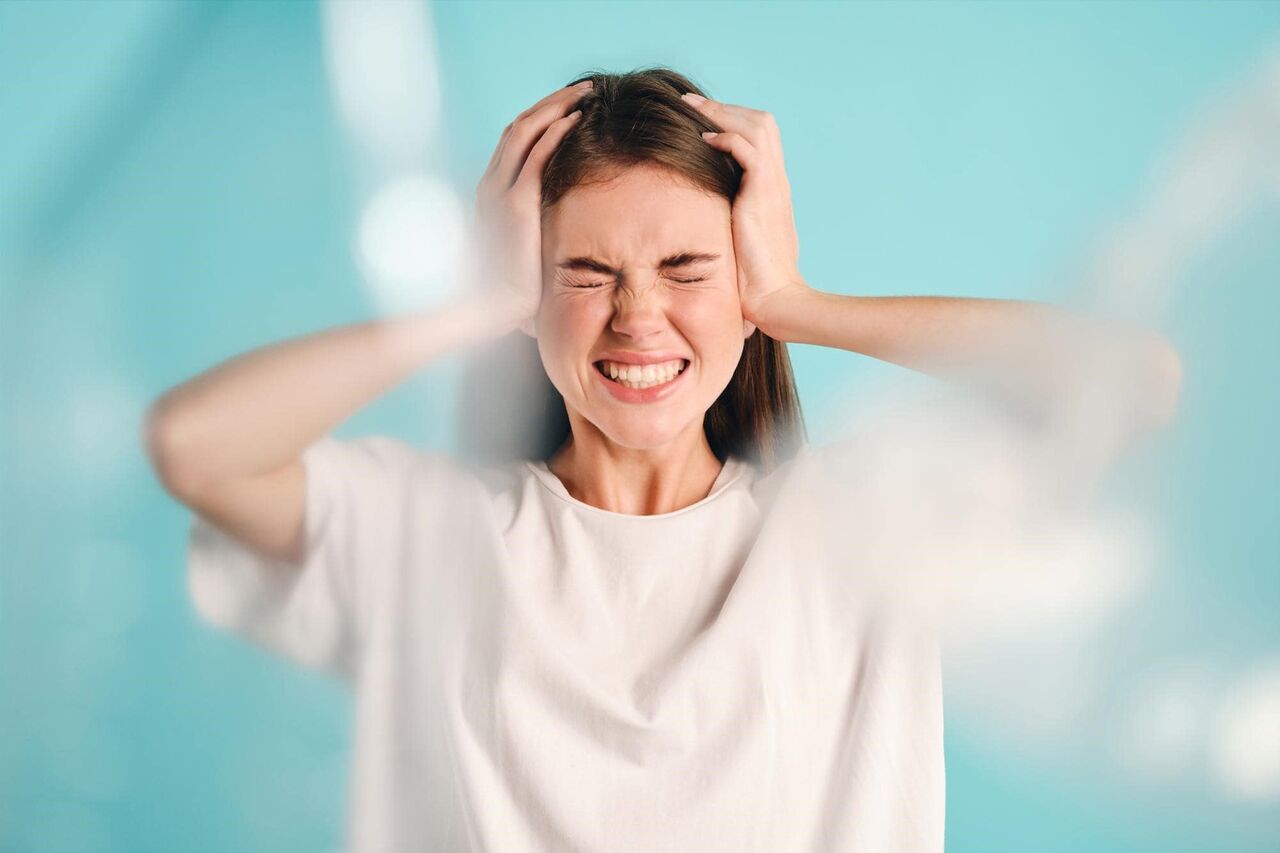چرا تیکهای عصبی به سراغمان میآیند؟ چرا تیکهای عصبی به سراغمان میآیند؟