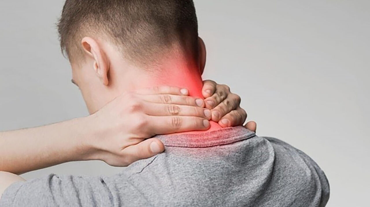 درد موبایلی؛ نتیجه استفاده بیش از حد از گوشیهای هوشمند درد موبایلی؛ نتیجه استفاده بیش از حد از گوشیهای هوشمند