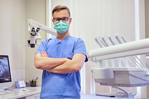 کدام کلینیک‌های دندانپزشکی در اصفهان خدمات مناسبی ارائه می‌دهند؟