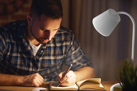 مطالعه در تاریکی واقعاً چشم‌ را خراب می‌کند؟!