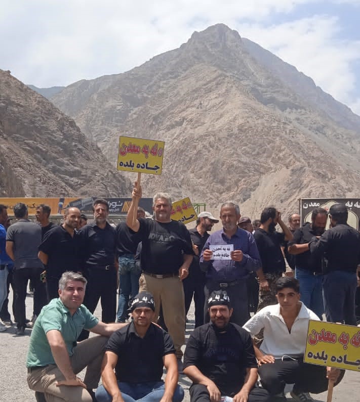 دو نفر کشته انفجار بی خبر معدن/ تجمع کنندگان: به تخلف های معادن بلده رسیدگی کنید!