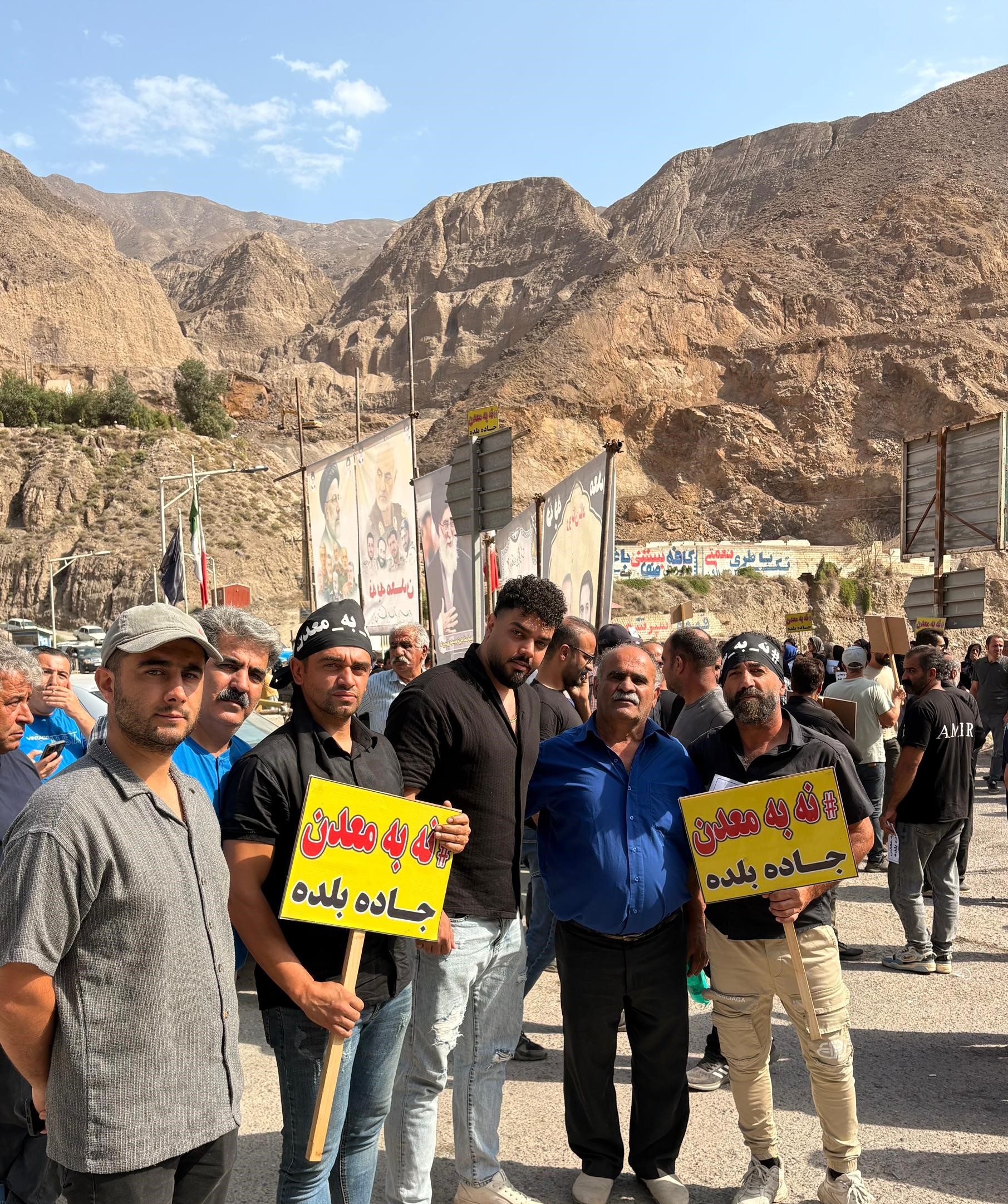 دو نفر کشته انفجار بی خبر معدن/ تجمع کنندگان: به تخلف های معادن بلده رسیدگی کنید!