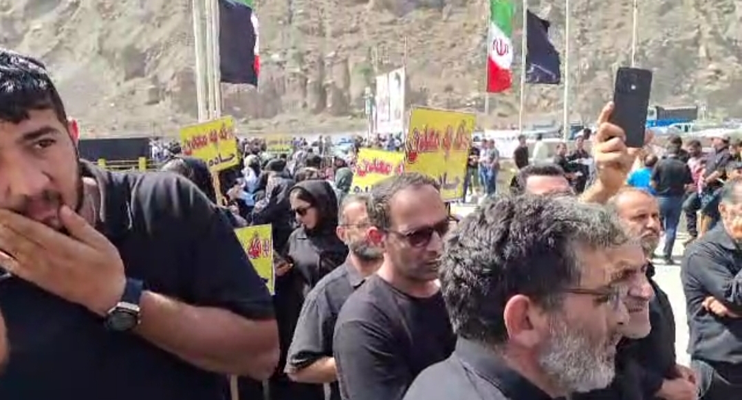 دو نفر کشته انفجار بی خبر معدن/ تجمع کنندگان: به تخلف های معادن بلده رسیدگی کنید!