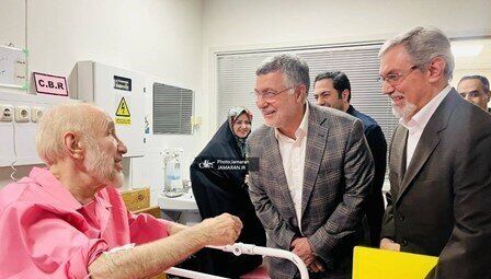 عیادت وزیر بهداشت از سید محمد خاتمی در پی بستری به‌دلیل نارسایی قلبی