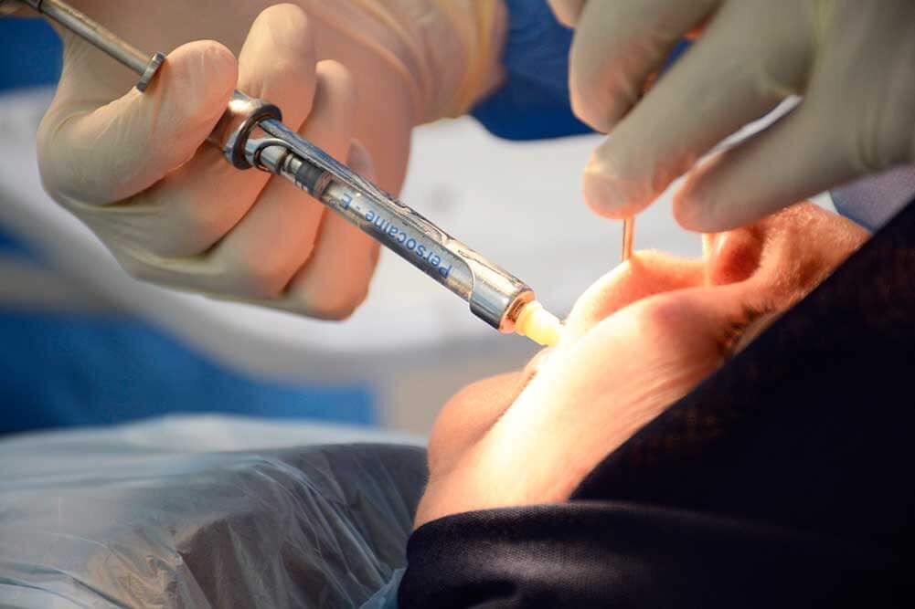 لبخندت را دوباره بساز! زیبایی و ایمپلنت دندان با دکتر متخصص در سنندج