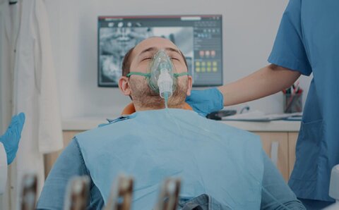 ایمپلنت با بیهوشی کامل؛ تجربه بدون درد برای کاشت چند دندان یا فک کامل