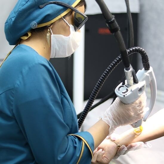 دو عامل اصلی اعتماد به مرکز لیزر دکتر راحمی تهرانپارس