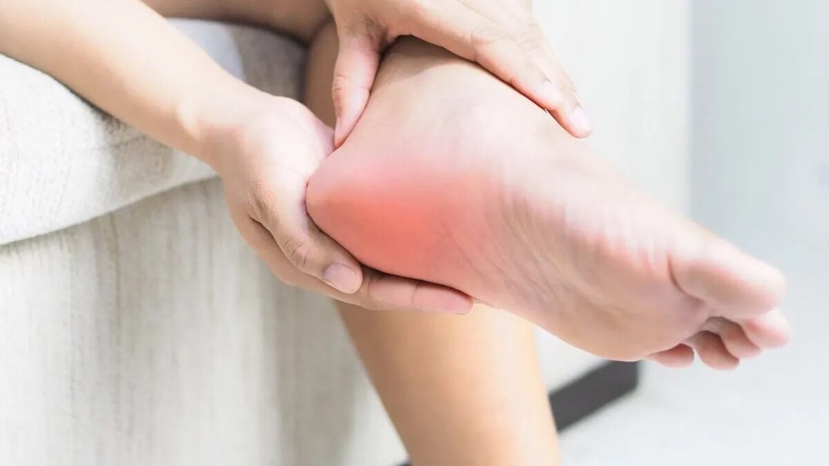 عوامل مؤثر بر بروز خار پاشنه؛ چرا این عارضه ایجاد می‌شود؟