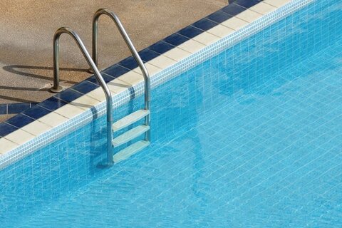 جلوگیری از مصرف آب شرب در استخرها؛ نظارت‌های وزارت بهداشت بر سلامت آب زیر ذره‌بین